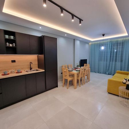 Holiday Apartment Near The Sea Durres Bagian luar foto